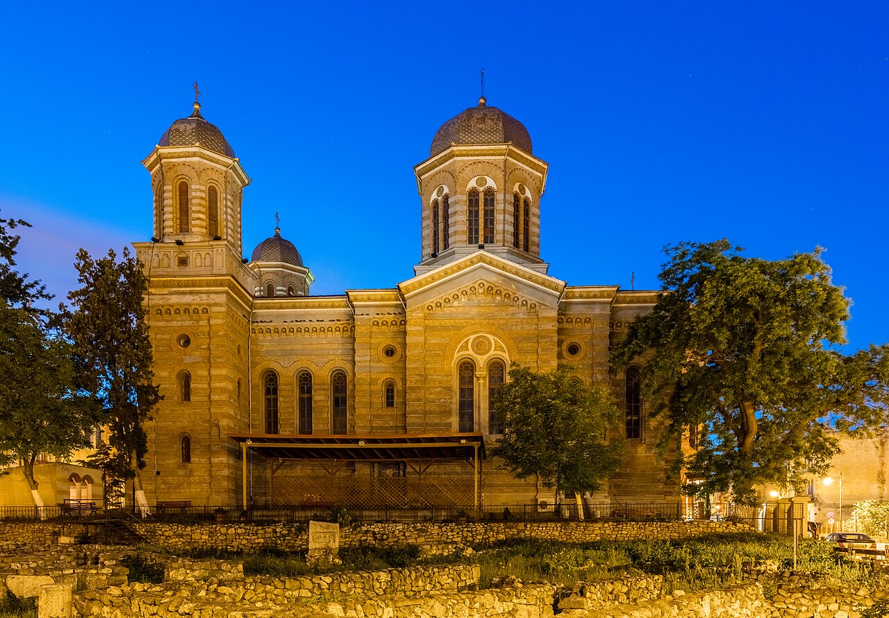 Catedrala Arhiepiscopală „Sfinții Apostoli Petru și Pavel”